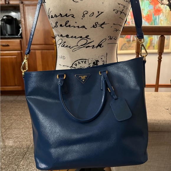 PRADA SAFFIANO LEATHER TOTE BAG WITH STRAP (LARGE) - Picture 16 of 16